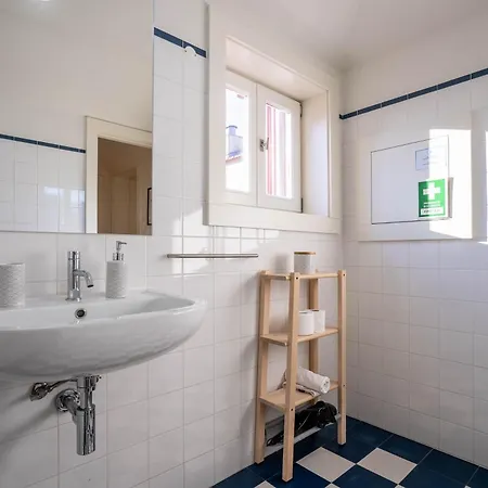 Historical Downtown Retreat Duplex By Lovelystay Porto Exterior photo